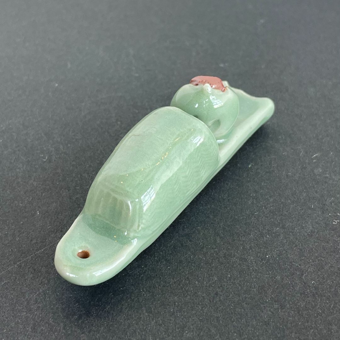 七官 青磁 豆人形 舟上人物式 香炉 香合 唐船 銘有 共箱 茶道具 トキヤロ 七官 青磁 豆人形 舟上人物式 香炉 香合 唐船 銘有 共箱 茶道具