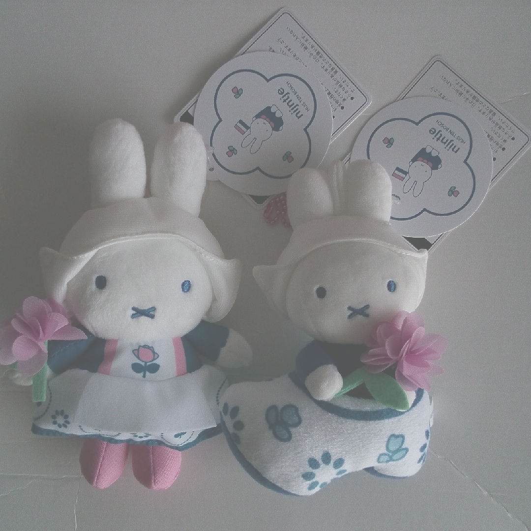 miffy(ミッフィー)のロイヤルフラワーナインチェ マスコットキーチェーン 2種セット エンタメ/ホビーのおもちゃ/ぬいぐるみ(ぬいぐるみ)の商品写真