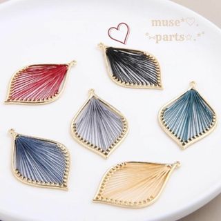 黒ハープチャーム しずく 雫 リーフ 刺繍糸 ゴールドブラック アンティーク2こ(各種パーツ)