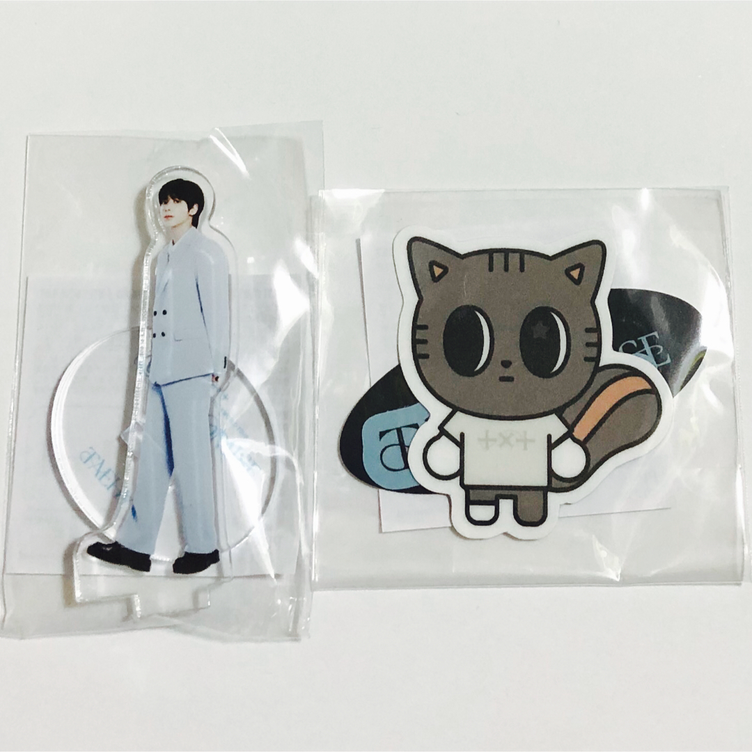 TOMORROW X TOGETHER(トゥモローバイトゥギャザー)の新品 TXT テヒョン アクスタ ダゴニャン ステッカー ミニアクリルスタンド エンタメ/ホビーのタレントグッズ(アイドルグッズ)の商品写真