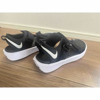 ナイキ(NIKE)のNike ブラック/ホワイト サンダル(サンダル)