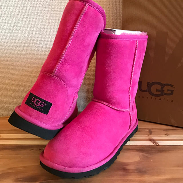 UGG(アグ)のUGG◆クラシック ショートムートンブーツ 黒ピンク23cm レディースの靴/シューズ(ブーツ)の商品写真