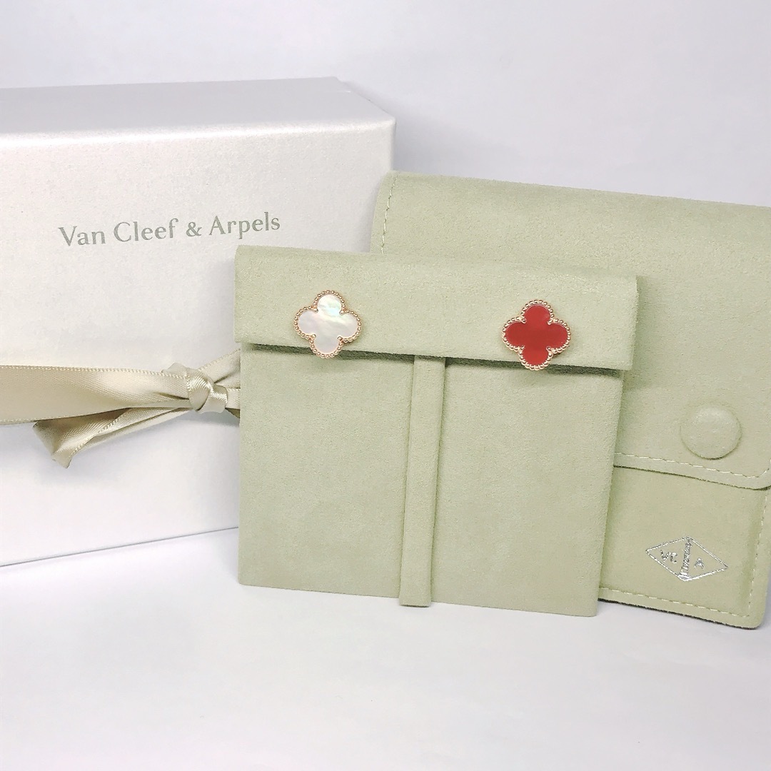 Van Cleef & Arpels クローバーピアス　マザーオブパール Van Cleef & Arpels - 【新品】クローバー ピアスの通販 by エマ