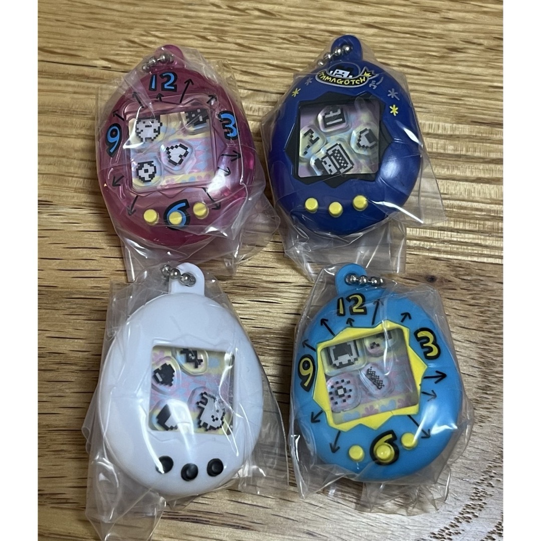 たまごっち シャカシャカチャームコレクション ガチャ 4種 セット エンタメ/ホビーのおもちゃ/ぬいぐるみ(キャラクターグッズ)の商品写真
