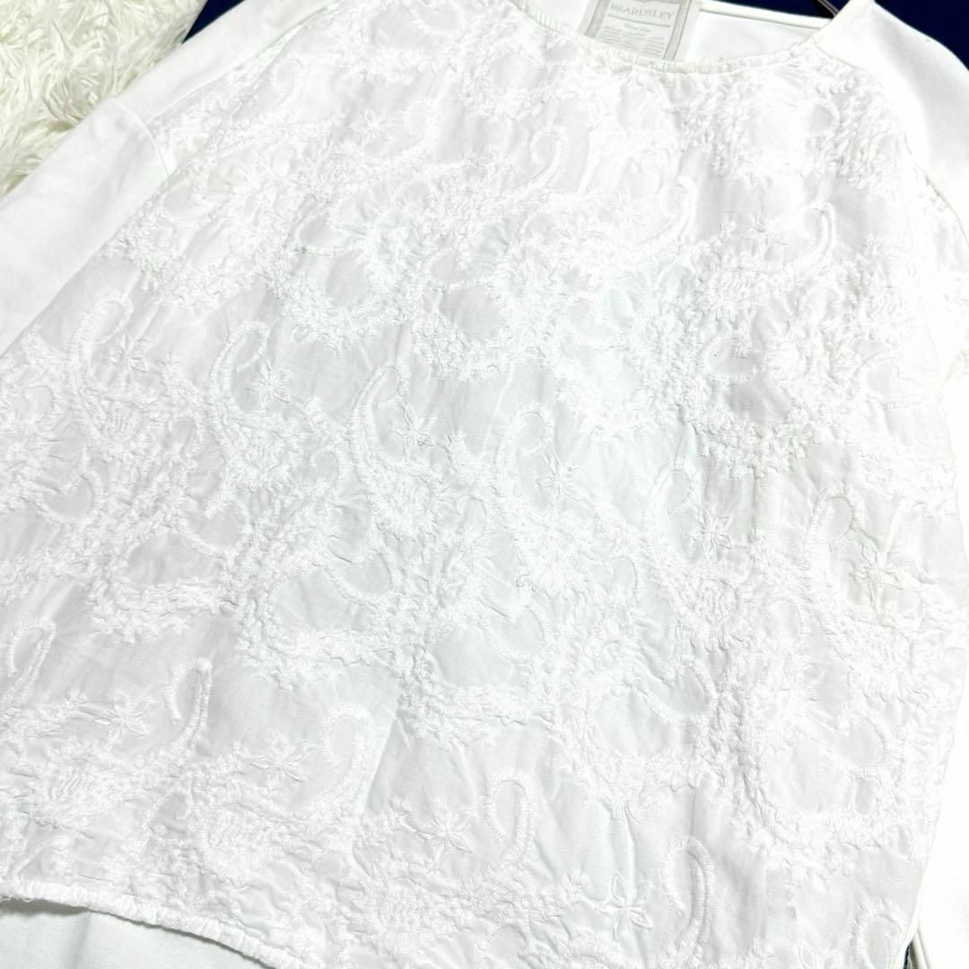 BEARDSLEY(ビアズリー)のビアズリー　フロント刺繍　コットン　カットソー　プルオーバー レディースのトップス(シャツ/ブラウス(長袖/七分))の商品写真