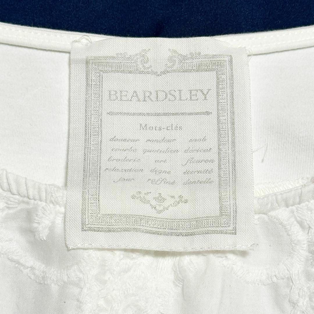 BEARDSLEY(ビアズリー)のビアズリー　フロント刺繍　コットン　カットソー　プルオーバー レディースのトップス(シャツ/ブラウス(長袖/七分))の商品写真