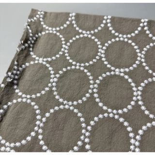 刺繍生地.刺繍幅130cm×50cm.グレータンバリン(生地/糸)