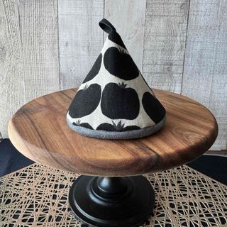 ● Handmade 三角鍋つかみ ブラックトマト ストウブ ルクルーゼなどに●(キッチン小物)