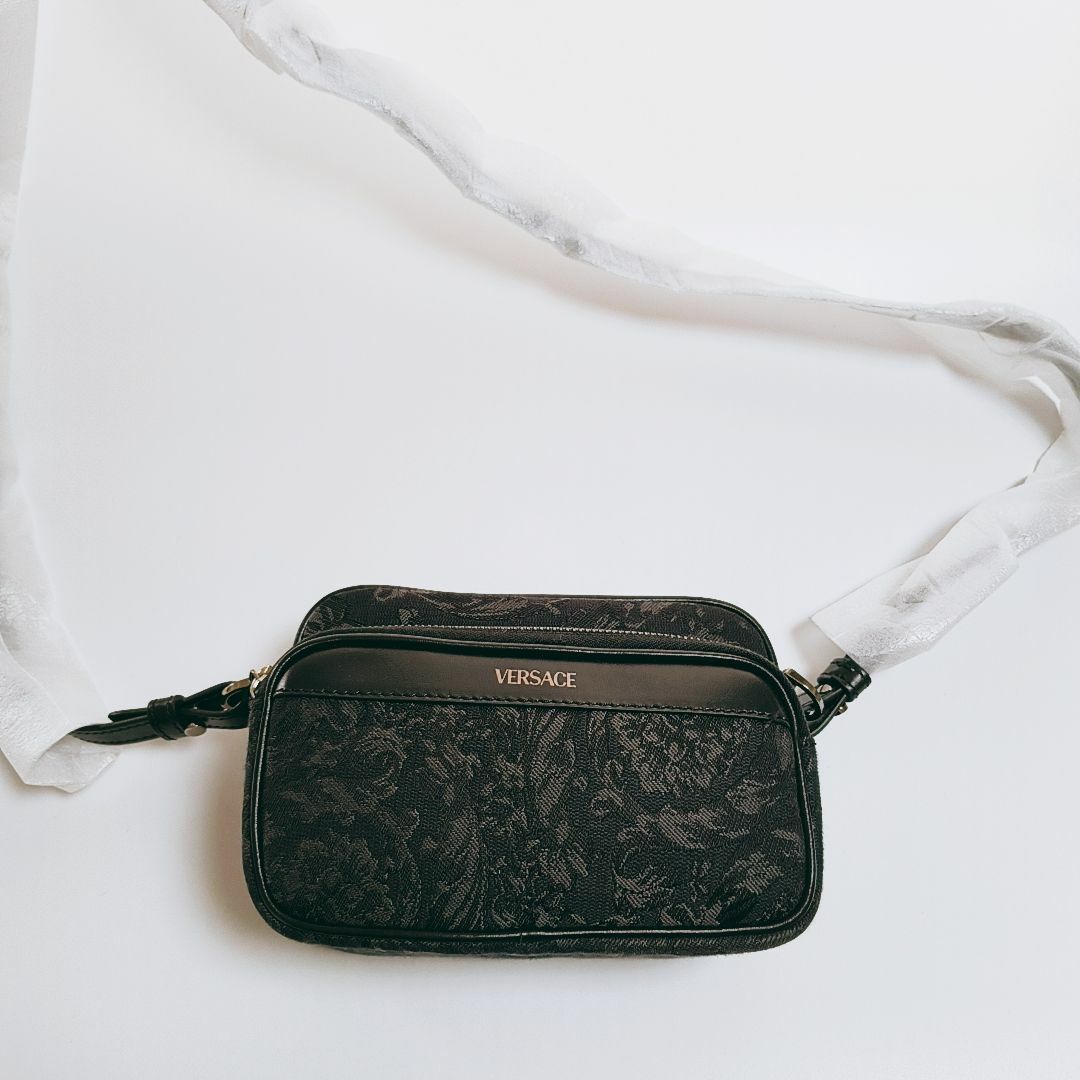 国内発送◆VERSACE バロッコ メッセンジャーバッグ クロスボディ VERSACE - 【新品未使用】VERSACE バロッコ メッセンジャー