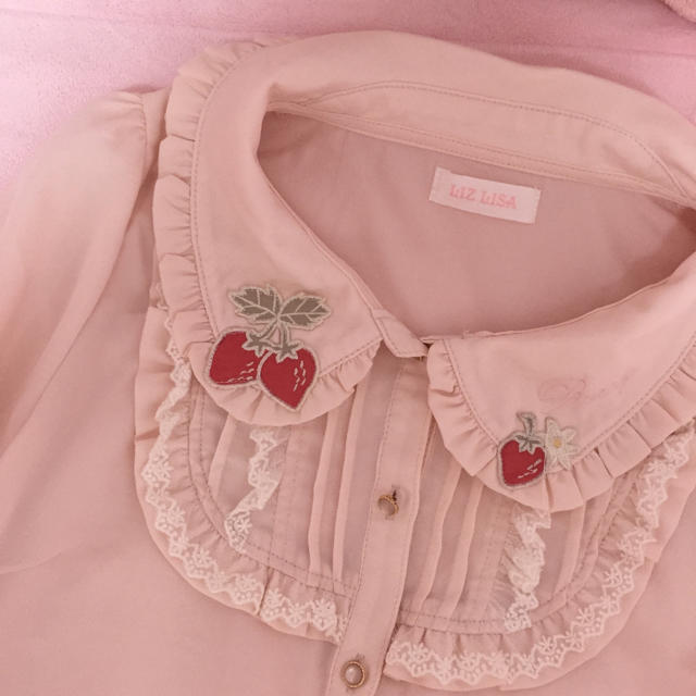 LIZ LISA - リズリサ いちご刺繍 ブラウス ピンクの通販 by ko LIZ LISA - リズリサ いちご刺繍 ブラウス ピンクの通販 by ko