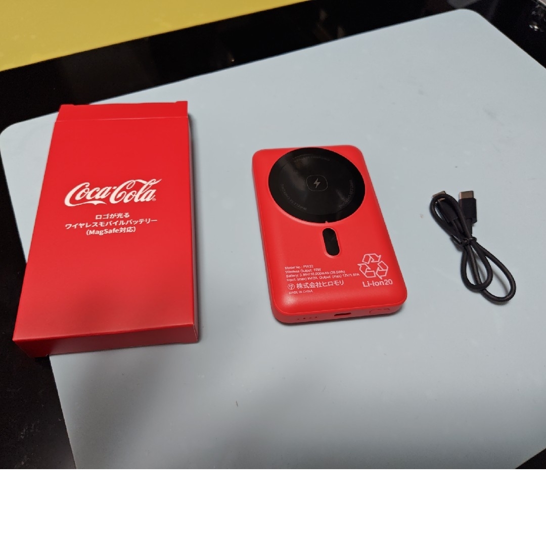 コカ・コーラ(コカコーラ)のコカ・コーラモバイルバッテリー スマホ/家電/カメラのスマートフォン/携帯電話(バッテリー/充電器)の商品写真