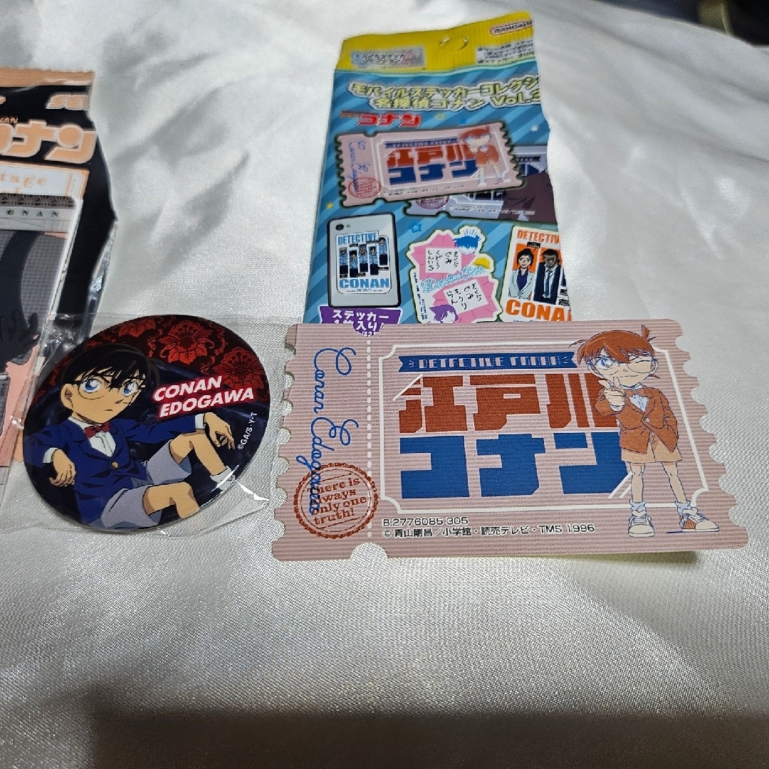 名探偵コナン(メイタンテイコナン)の【新品未使用】名探偵コナン 江戸川コナン 缶バッジ イラストカード ステッカー エンタメ/ホビーのアニメグッズ(バッジ/ピンバッジ)の商品写真