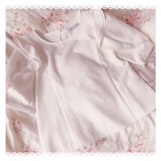 ティティアンドコー(titty&co)のティティー&コー さえこさんブラウス♡出品4月中まで。(シャツ/ブラウス(半袖/袖なし))