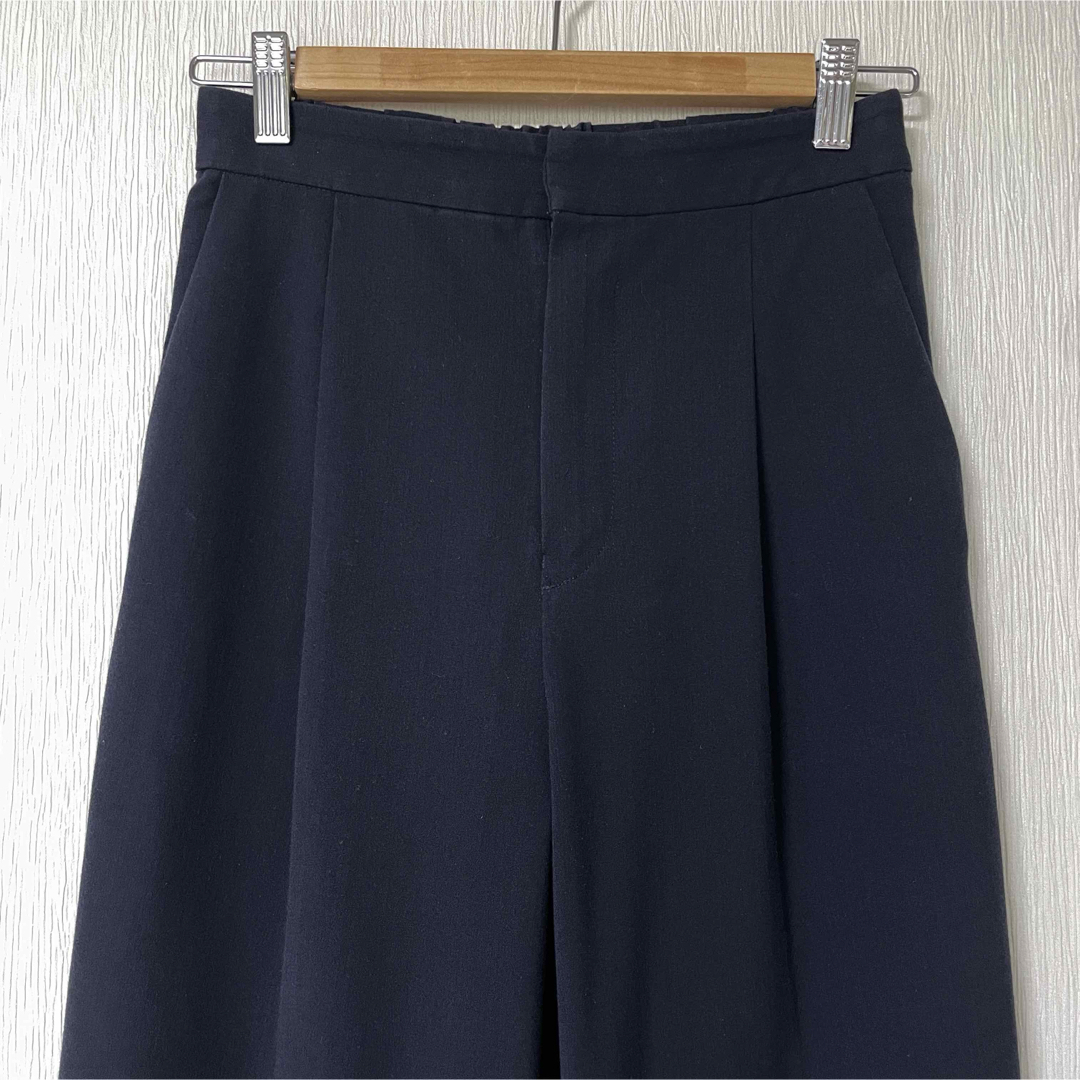 Adam et Rope'(アダムエロぺ)のアダムエロペ　ストレッチテーパードパンツ 36 ネイビー レディースのパンツ(カジュアルパンツ)の商品写真