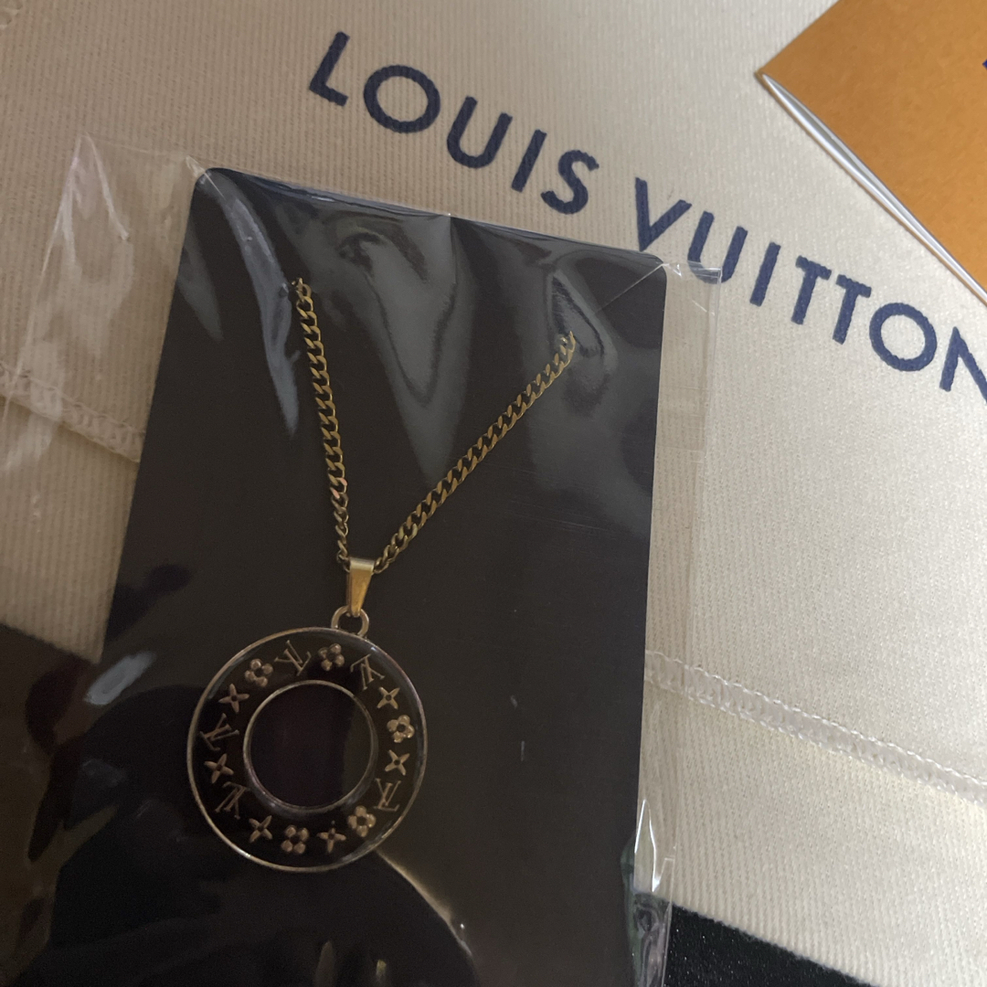 LOUIS VUITTON(ルイヴィトン)のルイヴィトン ヴィンテージ ボタンチャーム パーツ ネックレス レディースのアクセサリー(ネックレス)の商品写真