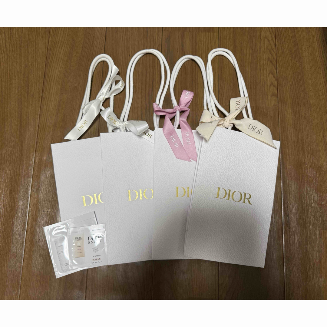 Christian Dior(クリスチャンディオール)の新品 クリスチャンディオール ショッパーショップ袋 4枚セット レディースのバッグ(ショップ袋)の商品写真