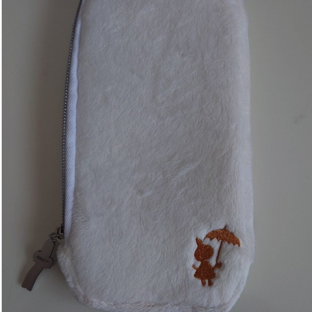 ♪メリーチョコレート　ムーミンニョロニョロポーチ レディースのファッション小物(ポーチ)の商品写真