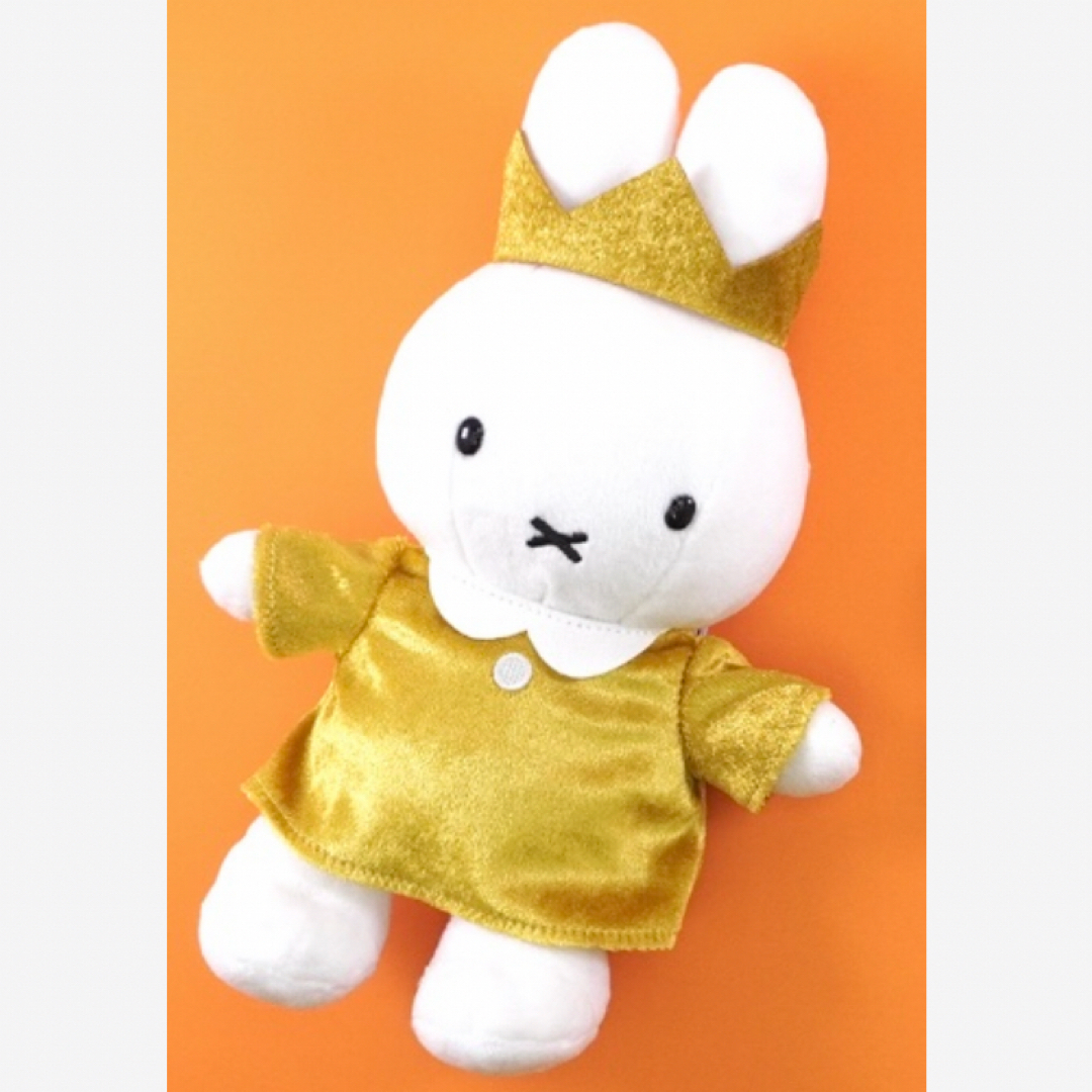 miffy(ミッフィー)のmiffy 70周年Gold&Blackぬいぐるみ ポーズミッフィーぬいぐるみ エンタメ/ホビーのおもちゃ/ぬいぐるみ(キャラクターグッズ)の商品写真
