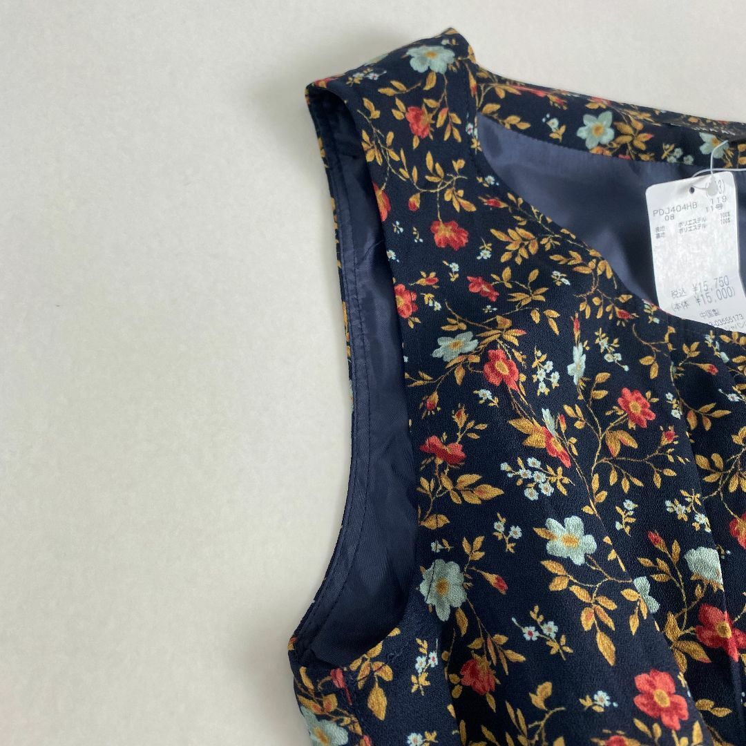 LAURA ASHLEY(ローラアシュレイ)の美品　ローラアシュレイ　ワンピース　未使用 タグ付き 花柄　ロングワンピース レディースのワンピース(ロングワンピース/マキシワンピース)の商品写真