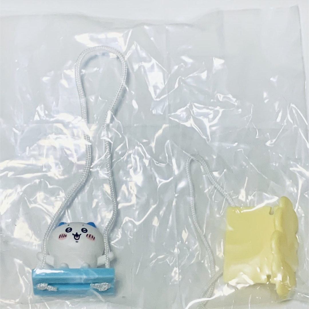 ちいかわ(チイカワ)の【ハチワレ】ちいかわブランコ2 エンタメ/ホビーのおもちゃ/ぬいぐるみ(キャラクターグッズ)の商品写真