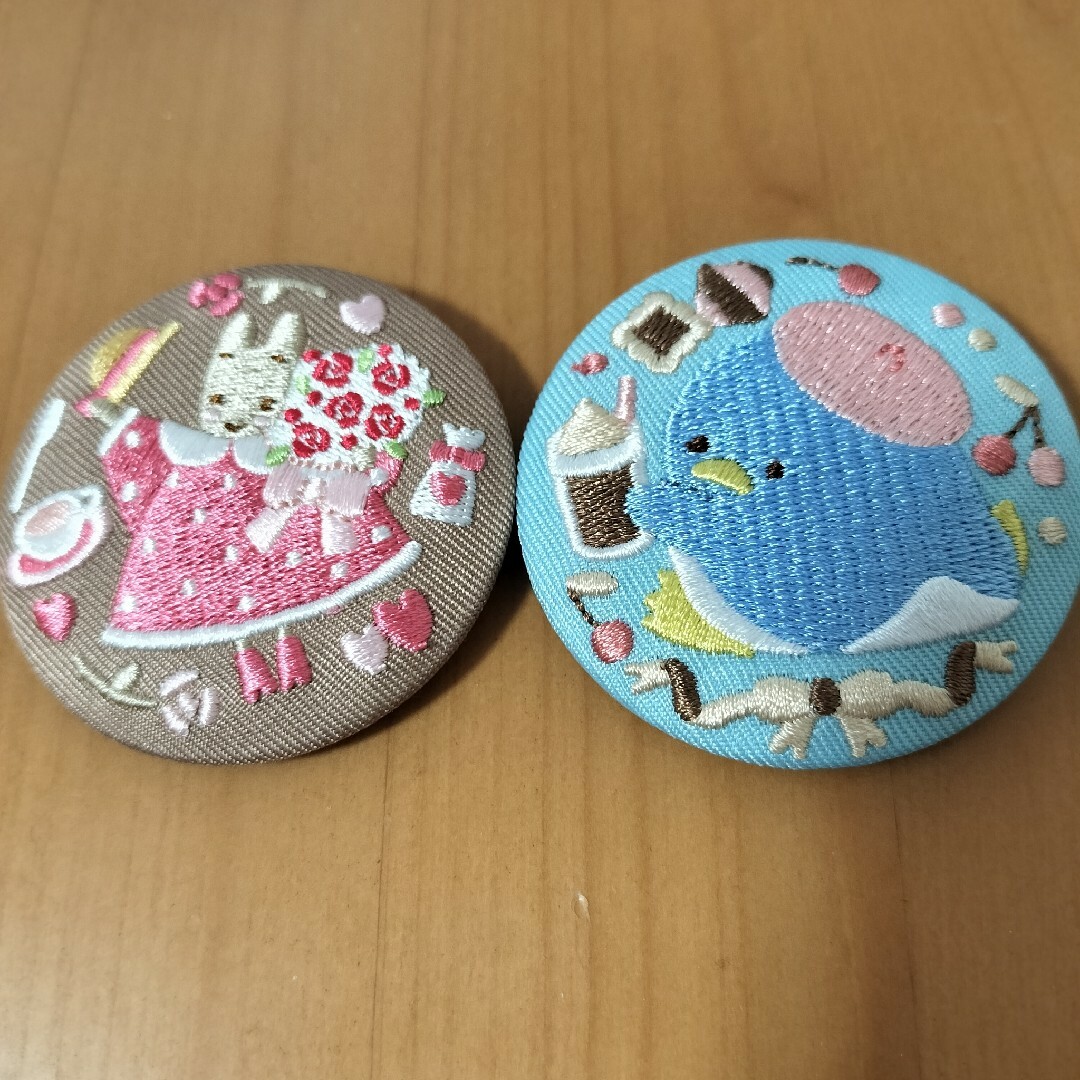 サンリオキャラクターズ 刺繍缶バッジビスケット3 マロンクリーム、タキシードサム エンタメ/ホビーのおもちゃ/ぬいぐるみ(キャラクターグッズ)の商品写真