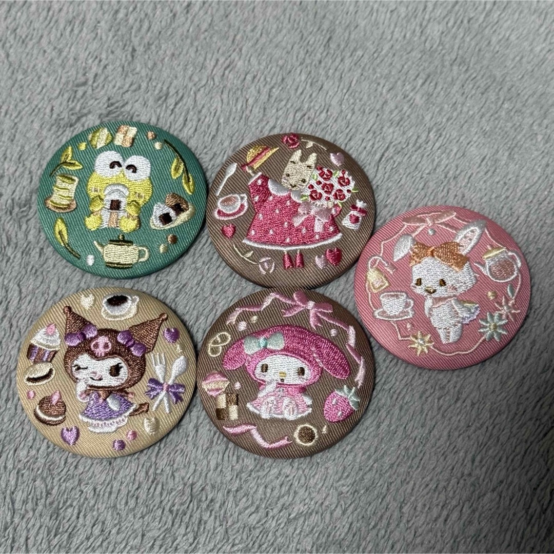 BANDAI(バンダイ)のサンリオ 刺繍缶バッジ 3 まとめ売り エンタメ/ホビーのアニメグッズ(バッジ/ピンバッジ)の商品写真
