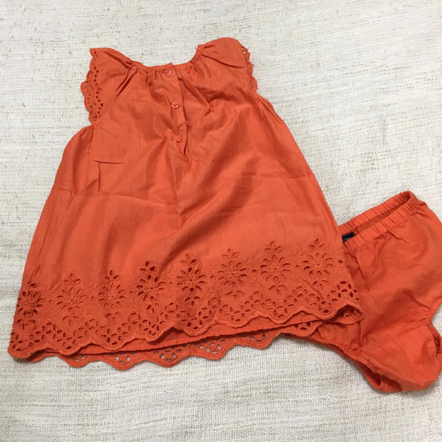 babyGAP(ベビーギャップ)のオレンジワンピース✴︎80 キッズ/ベビー/マタニティのベビー服(~85cm)(ワンピース)の商品写真