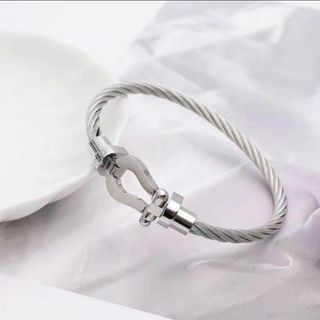 【新品未使用品】ブレスレット　馬蹄　マグネットバングル　シルバー　ユニセックス