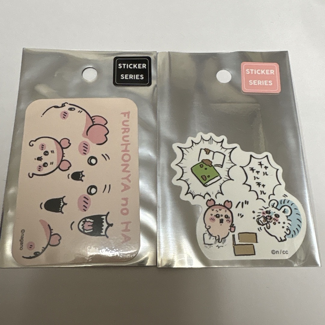 ちいかわ(チイカワ)のちいかわ スマホに貼れるサイズのステッカー 古本屋 エンタメ/ホビーのおもちゃ/ぬいぐるみ(キャラクターグッズ)の商品写真