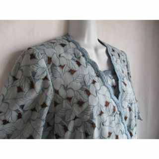 半袖　トップス　ブラウス　刺繍　カットワーク　水色　総柄　夏　裏地付き(シャツ/ブラウス(半袖/袖なし))