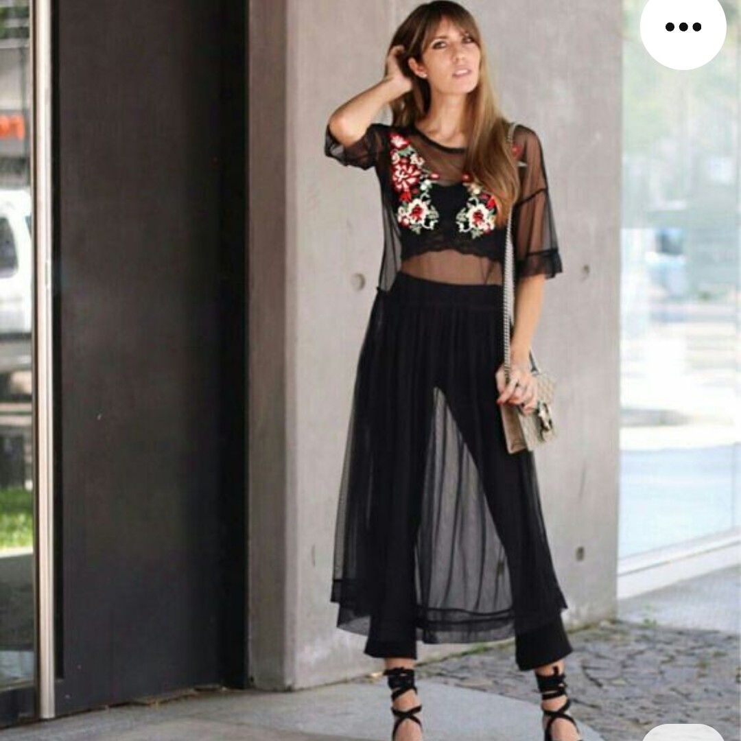 ZARA(ザラ)のZARA　ザラ　シースルー刺繍ワンピース　黒　透け感　花柄 レディースのワンピース(ロングワンピース/マキシワンピース)の商品写真