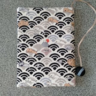 文庫本布のブックカバー　波猫(ブックカバー)
