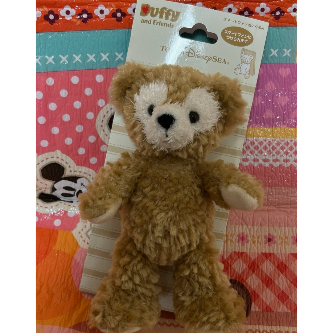 Disney(ディズニー)のスマートフォンぬいぐるみ play charm ダッフィー ディズニー エンタメ/ホビーのおもちゃ/ぬいぐるみ(キャラクターグッズ)の商品写真