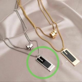 【新品未使用品】ネックレス　ダブルチェーン　2連　ペンダント　銀　ユニセックス(ネックレス)