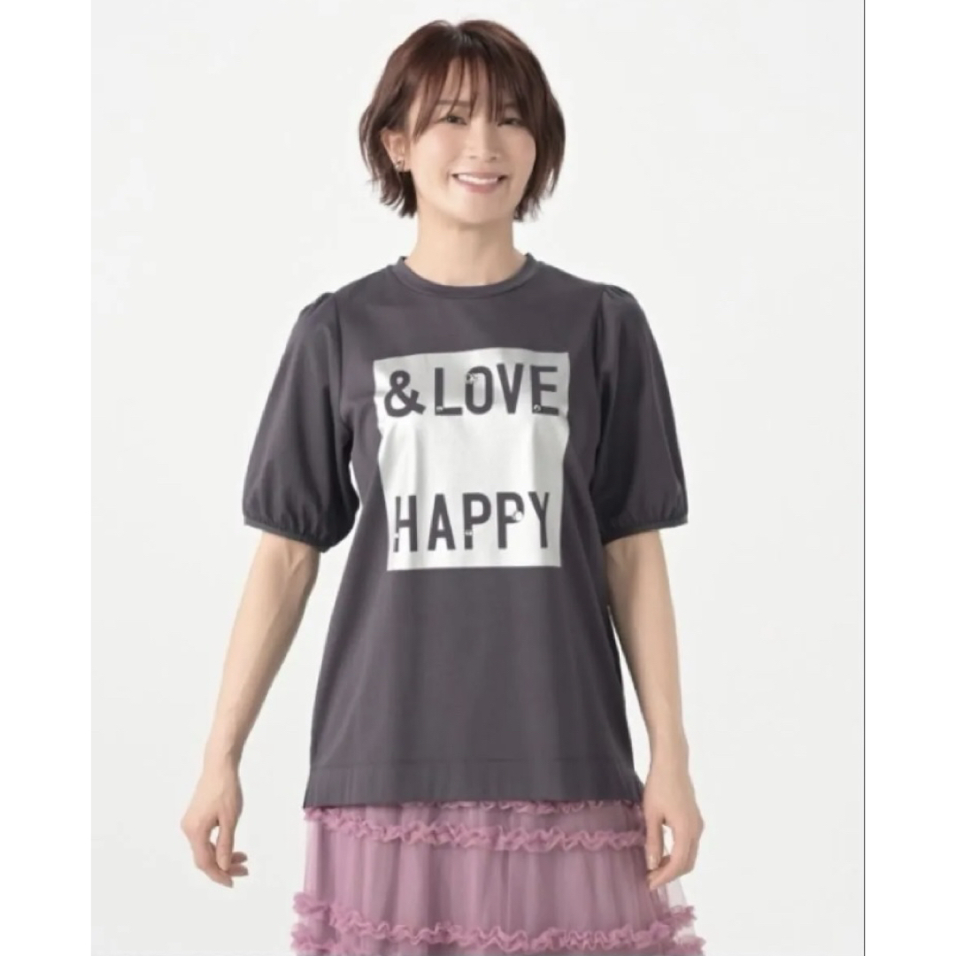 &LOVE アンドラブ LOVE&HAPPYなラメプリントTシャツ　チャコール　 レディースのトップス(Tシャツ(半袖/袖なし))の商品写真