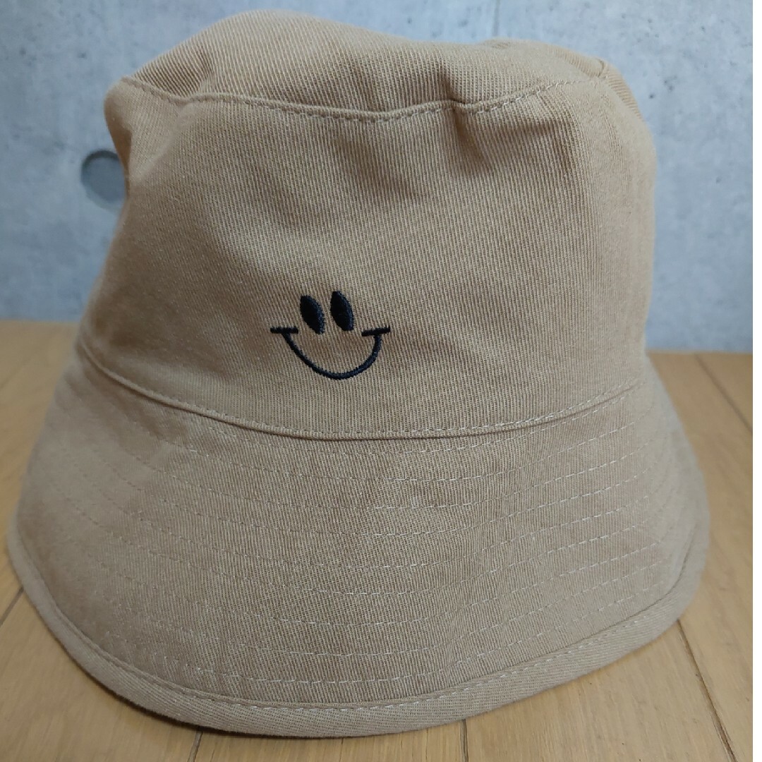 スマイリーフェイス刺繍 ベージュバケットハット レディースの帽子(ハット)の商品写真