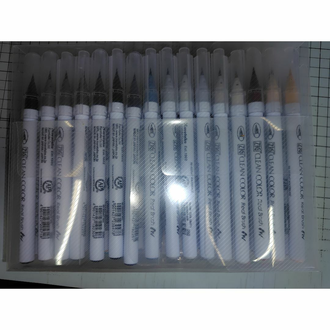 【倉庫整理】呉竹 筆ペン ZIG クリーンカラー リアルブラッシュ 80色 インテリア/住まい/日用品の文房具(ペン/マーカー)の商品写真