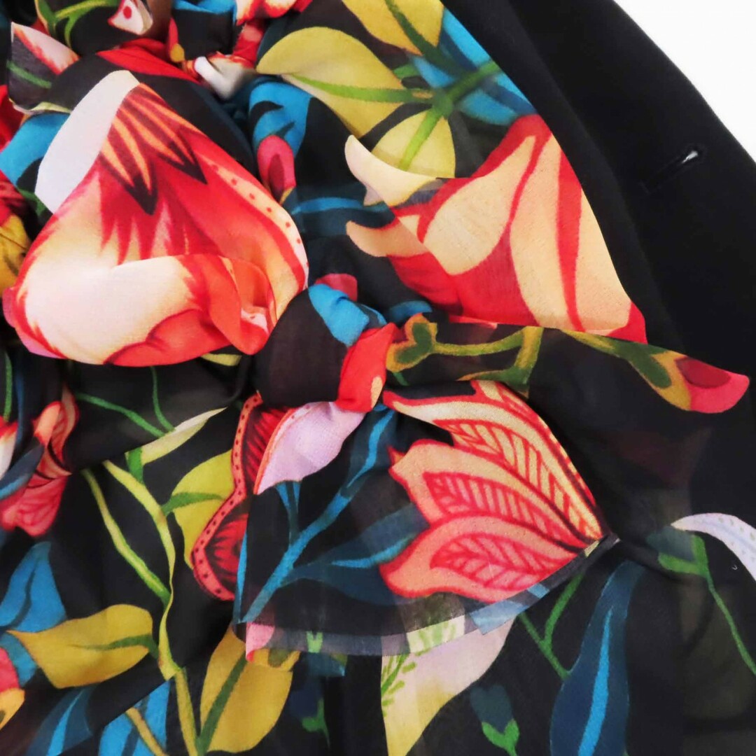 COMME des GARCONS(コムデギャルソン)の極美品◎COMME des GARCONS コムデギャルソン 2023年製 GM-J001 ウール 裏地マルチ 総柄 リボンモチーフ付き ジャケット ブラック S 日本製 正規品 レディース レディースのジャケット/アウター(その他)の商品写真