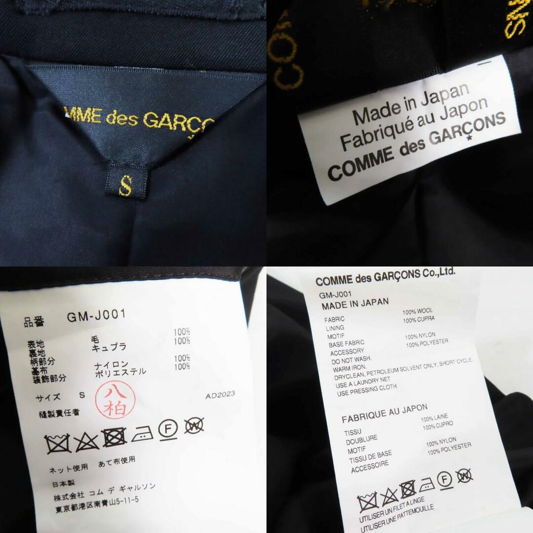 COMME des GARCONS(コムデギャルソン)の極美品◎COMME des GARCONS コムデギャルソン 2023年製 GM-J001 ウール 裏地マルチ 総柄 リボンモチーフ付き ジャケット ブラック S 日本製 正規品 レディース レディースのジャケット/アウター(その他)の商品写真