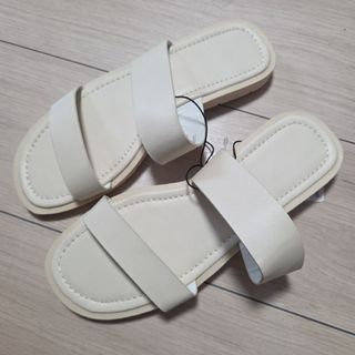 ジーユー(GU)のフラットサンダル(サンダル)