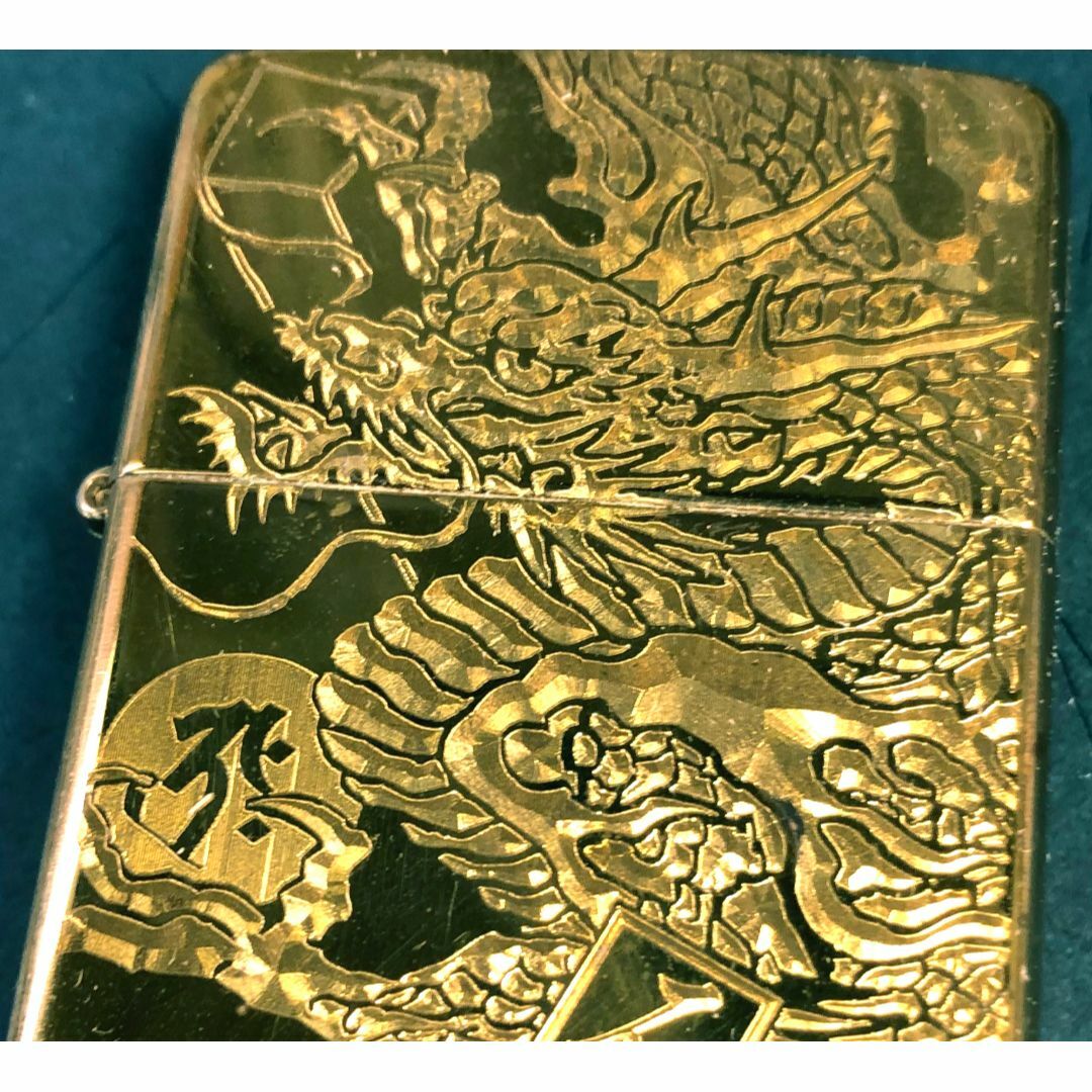 ZIPPO(ジッポー)のジッポーアーマーボディー金 昇り龍 昇り鯉・名前・梵字　zippo 倶利伽羅竜王 メンズのファッション小物(タバコグッズ)の商品写真