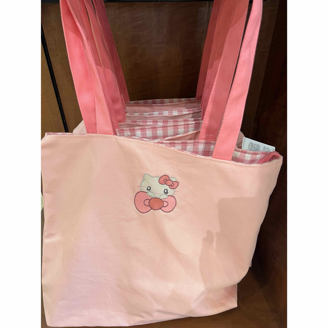 USJ 限定　キティーちゃん　トートバッグ　ハローキティ エンタメ/ホビーのおもちゃ/ぬいぐるみ(キャラクターグッズ)の商品写真