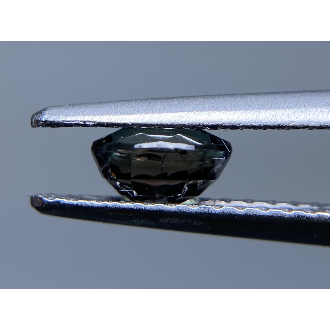 アレキサンドライト  天然   0.64ct   スリランカ産 GIA鑑別書付き   5.48㎜×4.32㎜×3.13㎜   天然 ルース（ 裸石 ）  5419S ハンドメイドの素材/材料(その他)の商品写真