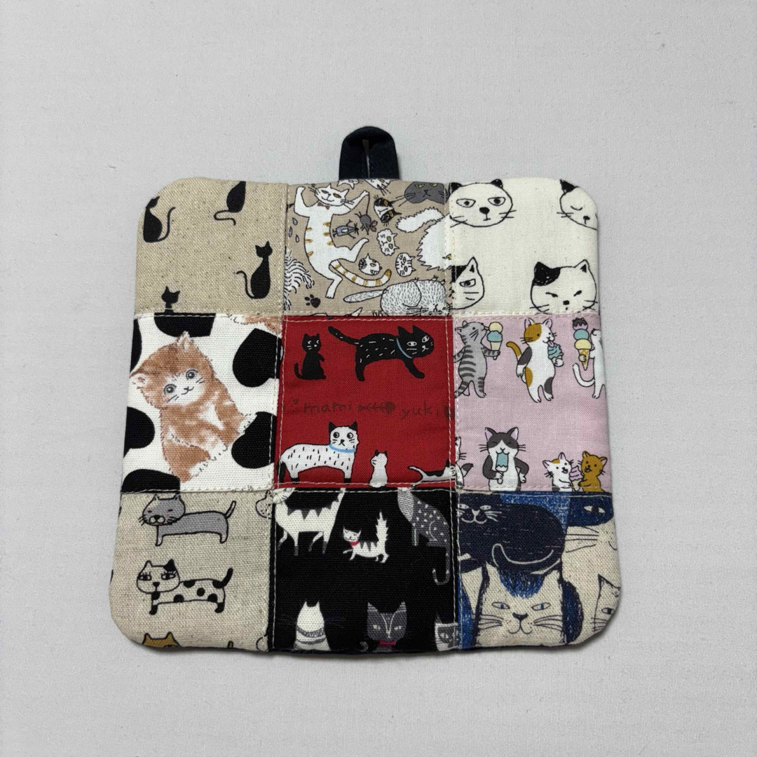 猫のポットマット　鍋敷　ハンドメイド インテリア/住まい/日用品のキッチン/食器(テーブル用品)の商品写真