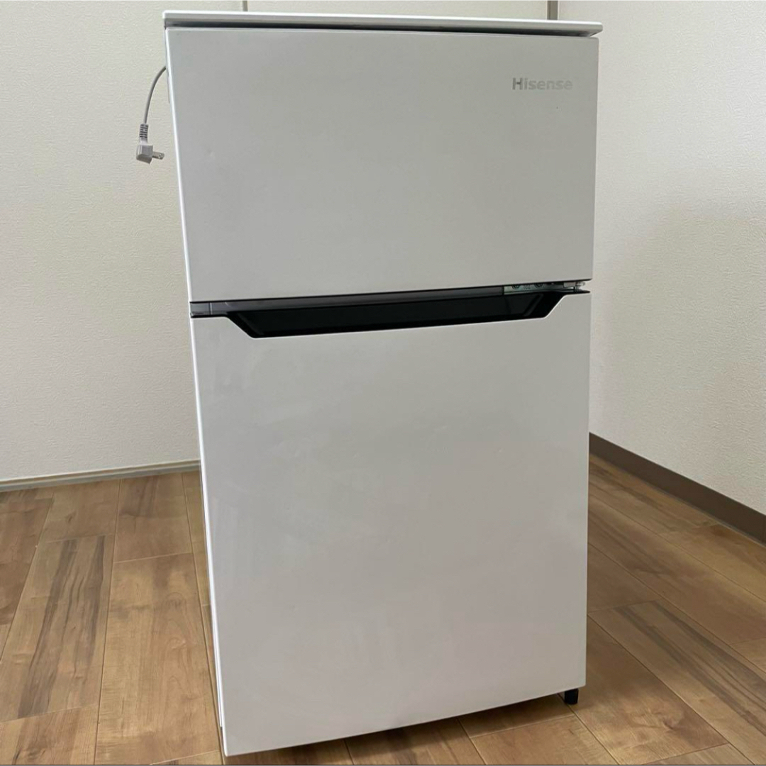 Hisense(ハイセンス)の【送料込み】ハイセンス 2ドア冷蔵庫 HR-B95A 93L スマホ/家電/カメラの生活家電(冷蔵庫)の商品写真