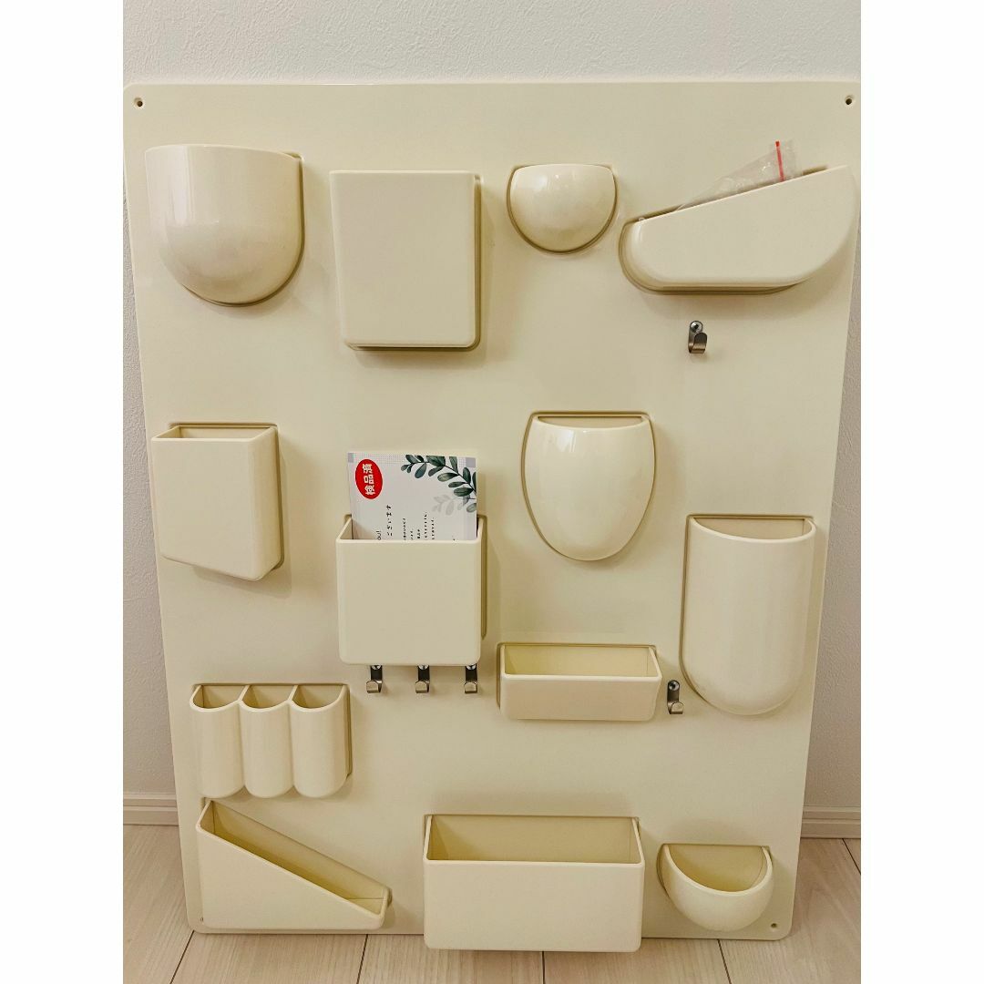 【新品】ウォールシェルフ　ウーテンシロ　オフホワイト　リプロダクト　vitra インテリア/住まい/日用品の収納家具(その他)の商品写真