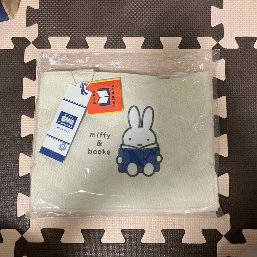 miffy(ミッフィー)の紀伊國屋 ミッフィー70周年記念 サイドボタンミニトート エンタメ/ホビーのおもちゃ/ぬいぐるみ(キャラクターグッズ)の商品写真