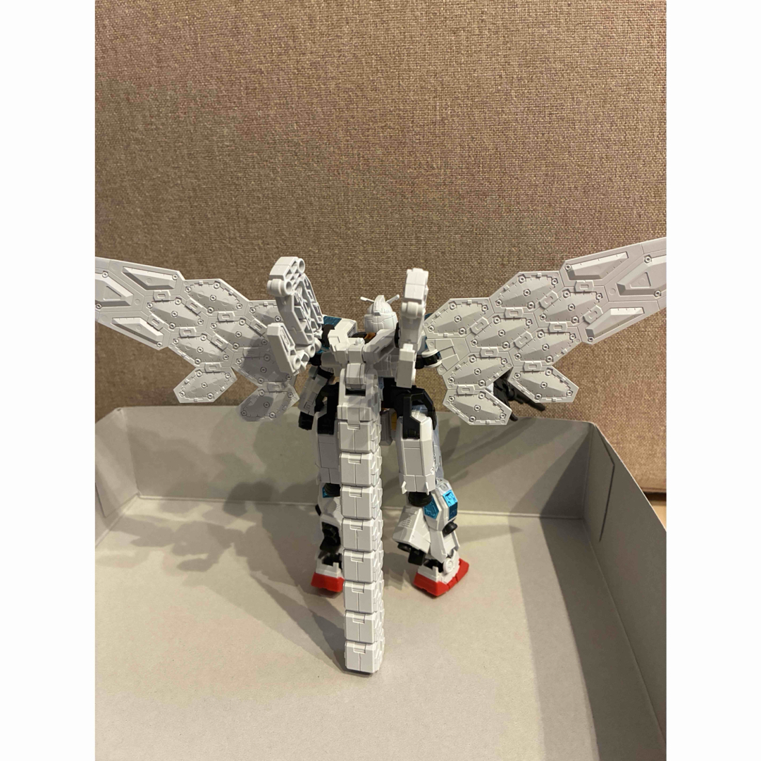 BANDAI(バンダイ)の【完成品】EG RX-78F00/Eガンダム＋グラスフェザー装備セット エンタメ/ホビーのおもちゃ/ぬいぐるみ(模型/プラモデル)の商品写真