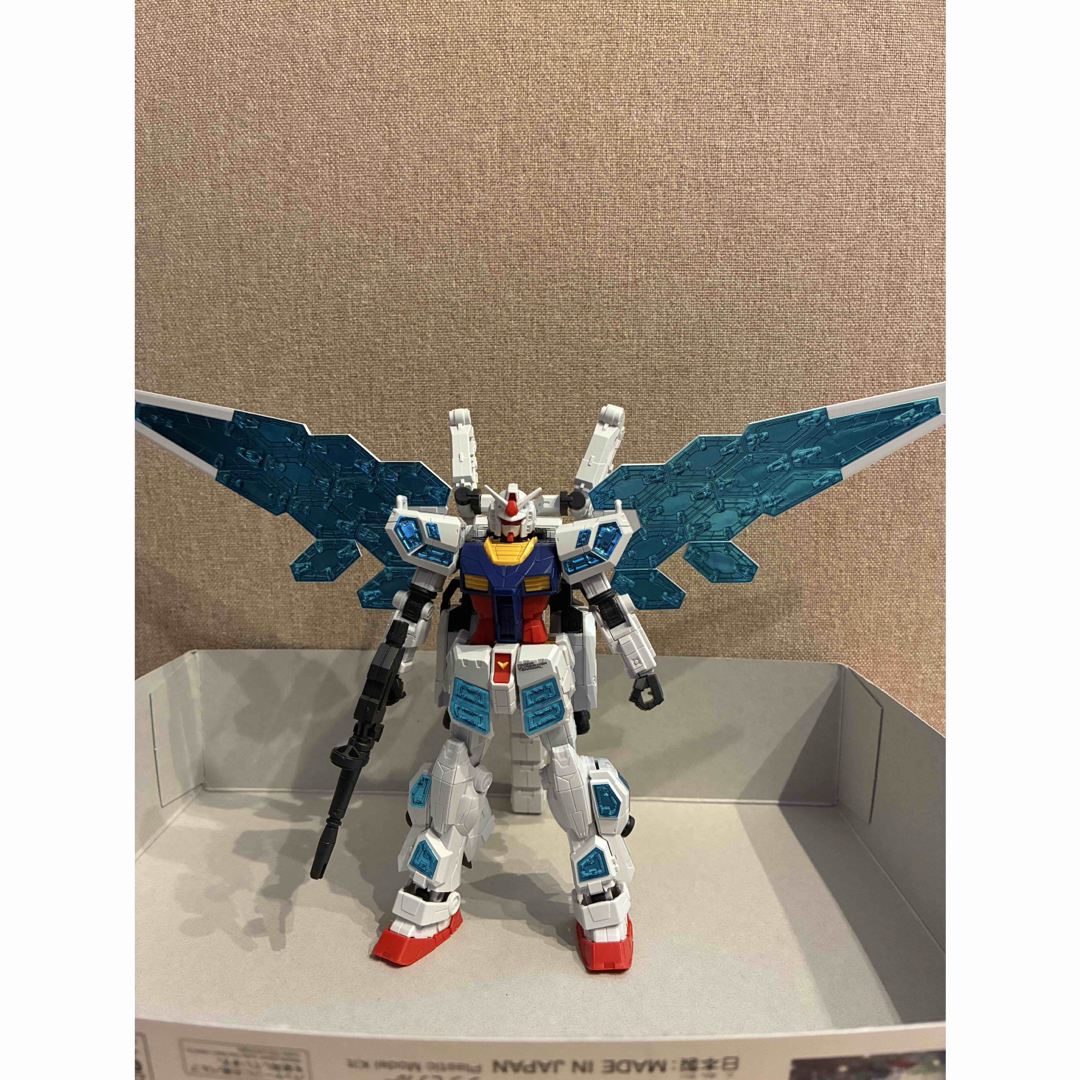 BANDAI(バンダイ)の【完成品】EG RX-78F00/Eガンダム＋グラスフェザー装備セット エンタメ/ホビーのおもちゃ/ぬいぐるみ(模型/プラモデル)の商品写真