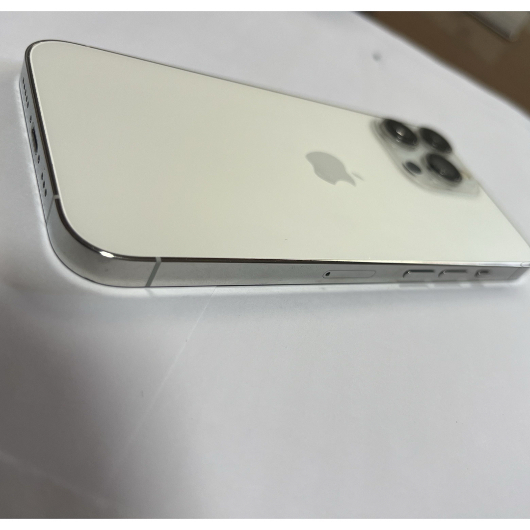 Apple(アップル)のアップル iPhone13 Pro 256GB シルバー スマホ/家電/カメラのスマートフォン/携帯電話(スマートフォン本体)の商品写真